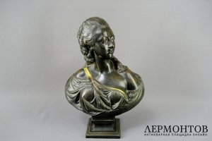 Кабинетная скульптура Бюст Марии-Антуанетты. Бронза, патинирование. Франция, XIX век. 