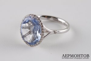 Перстень с голубым сапфиром и бриллиантами. Золото 750 пробы.