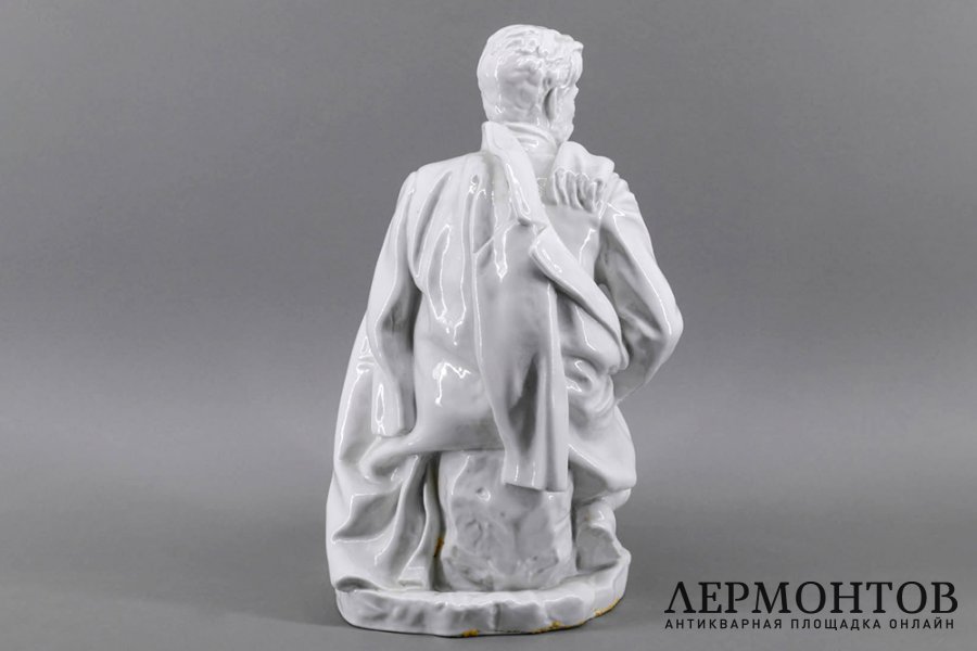 Статуэтка Сталин в ссылке. Фарфор. СССР, ЛФЗ, Захаров Е., 1950е гг.