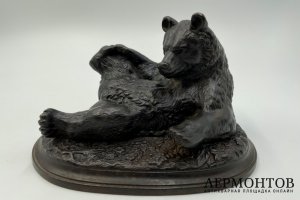 Скульптура Медвежонок валяющийся. Россия, Каслинский завод, 1937-1940 гг. Чугун.