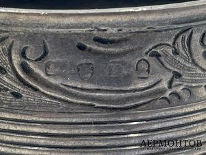 Кружка с растительным орнаментом. Англия, Лондон, 1799 год. Серебро 925, выколотка.