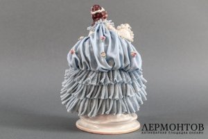 Дама в голубом платье. Германия, Ackermann amp Fritze Volkstedt, 1930 -60 гг.