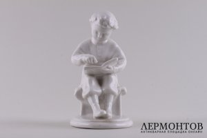 Статуэтка Юный Ленин. СССР, Ленинградский фарфоровый завод, 1950-е гг. Фарфор