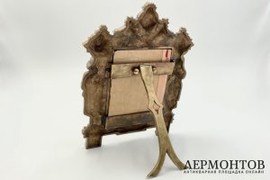 Рамка в Неорусском стиле Крестьянин с крестьянкой.  Россия, конец 19 - начало 20 века.  Бронза, литье, патинирование.