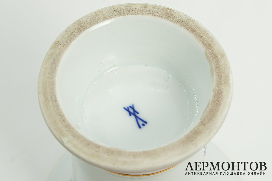 Ваза с живописным изображением цветов. Германия, мануфактура Meissen, 1924-1934 гг