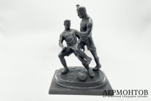 Скульптурная композиция Футболисты. СССР, Касли, А. В. Чиркин, 1960 год. Чугун.