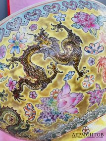 Большая пиала с драконами в коробке. Фарфор «яичная скорлупа», роспись, Китай, 1950-е