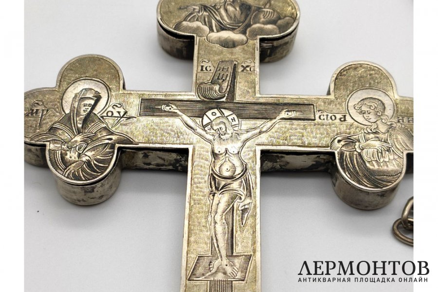 Крест-мощевик наперсный с цепью. Серебро 84 пробы. Российская империя, Москва, 1847.