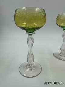 Фужер с фигурной ножкой. Урановое стекло, травление, Германия, начало 20 века