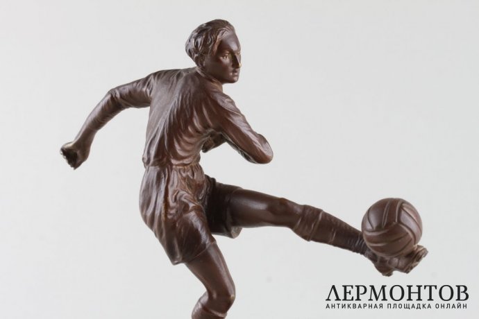 Скульптура Футболист. Западная Европа, 1920-1930-е гг. Бронза.