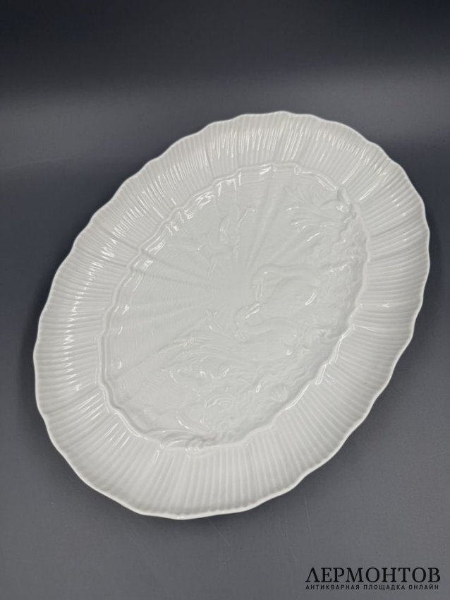 Овальное блюдо из «Лебединого сервиза», 30 × 22 см. Фарфор, Meissen, Германия