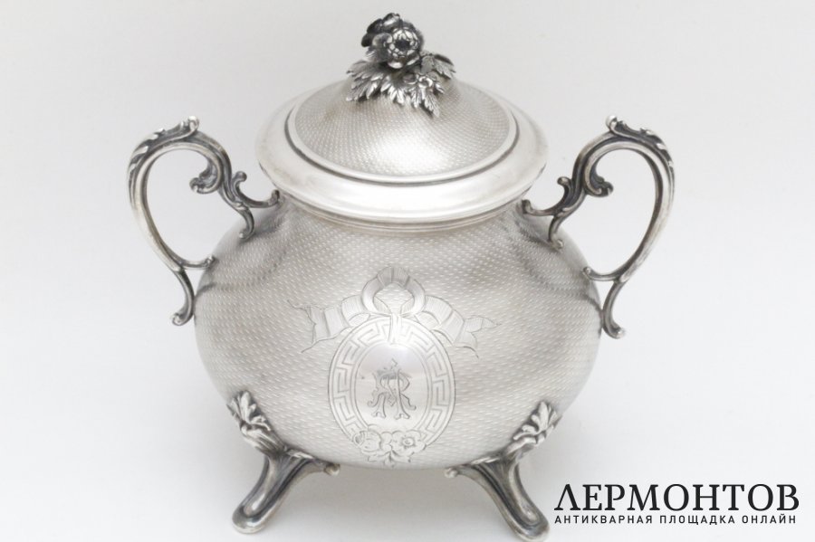 Сахарница в классическом стиле. Queille. Серебро 950 пробы, гильоше. Франция, XIX в.