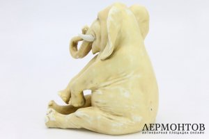 Статуэтка Стеснительный слон. Богемия, 1930е. Фарфор. 