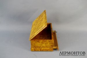Шкатулка с секретом. Карельская береза. Россия, XIX век.
