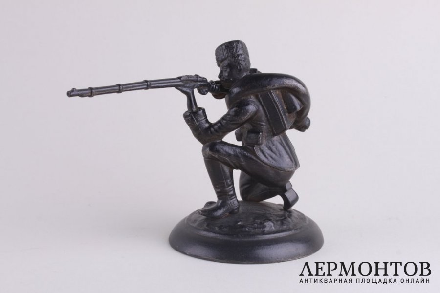 Скульптура. Стрелок с колена. Чугун. Касли. Российская империя. 1900 г.