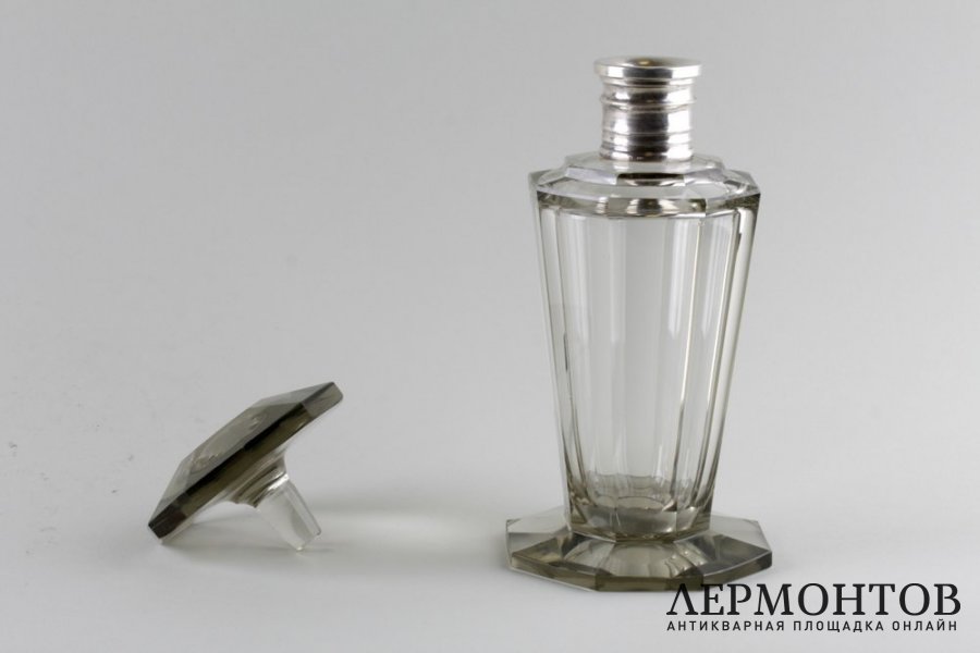 Графин гранeный в стиле art deco. Стекло, литье, серебро 800. Богемия, 1930-е годы.