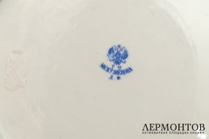 Тарелка с изображением морских чаек. Фарфор. Россия, завод Кузнецова.
