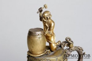 Кружка мужик-бондарь для хранения сигар. Россия,  Санкт -Петербург, 1860-е гг. Бронза