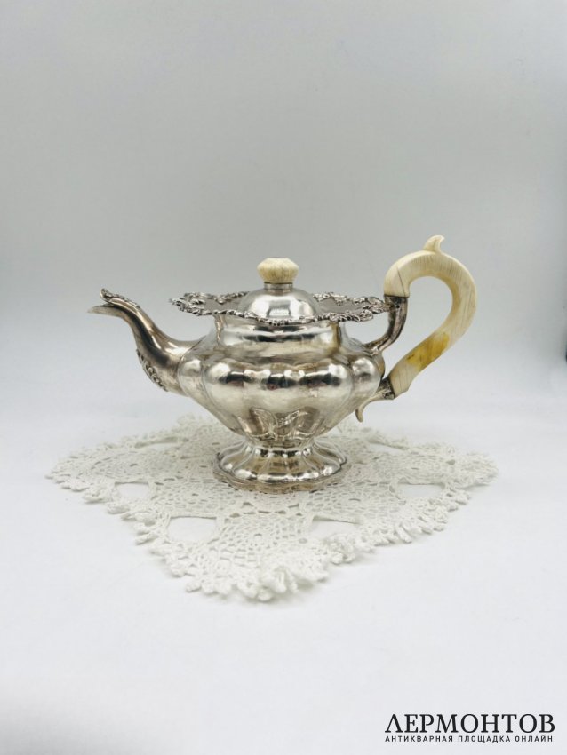 Чайник с цветочным декором. Серебро 84 пробы, кость, Россия, 1843 год