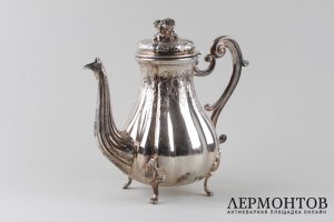 Кофейник в классическом стиле. Серебро 800. Италия, XX век.