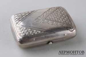 Таблетница в русском стиле, узор лыко. Серебро 84 пробы. Российская империя, 1880-90е