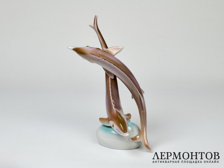 Статуэтка «Резвящиеся осетры». Фарфор, Hollóháza, Венгрия, 1948–1953 годы