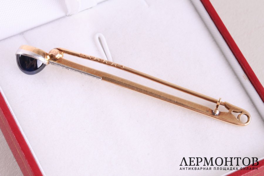 Брошь с сапфиром 2 ct и бриллиантами. СССР. Золото 583 пробы.