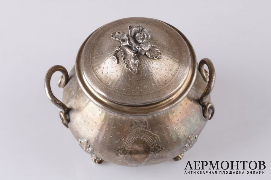 Сахарница в технике гильоше. Серебро 950 пробы, патина. Франция