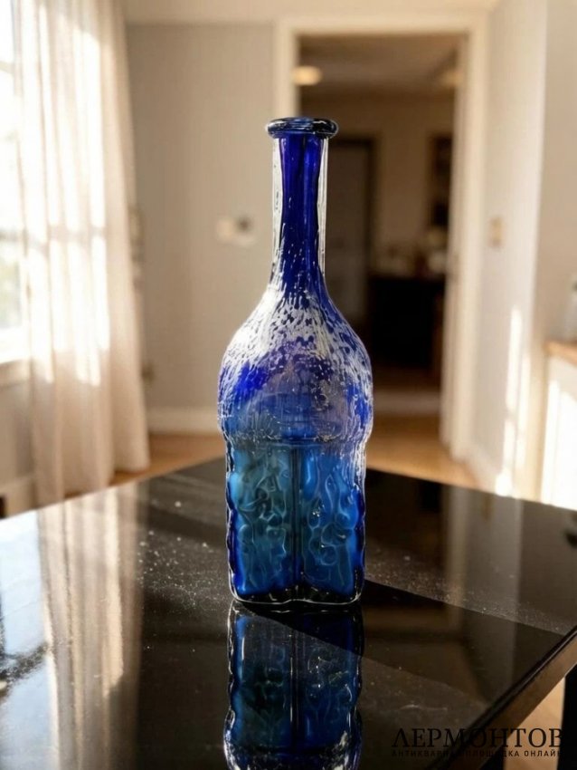 Штоф. Кобальтовое стекло, сусальное золото, Мурано, Италия, 1960–1970 годы