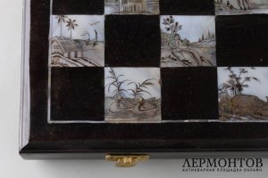 Шахматы. Дерево, гравировка по перламутру. Фигуры - кость буйвола. Вьетнам, 1960-70е