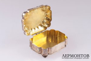 Шкатулка с камнем. Серебро 800 пробы, золочение.  Италия