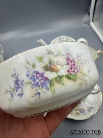 Кофейный сервиз с цветами в стиле модерн. Фарфор, деколь, фабрика Гарднера, Россия, 1880–1890 годы