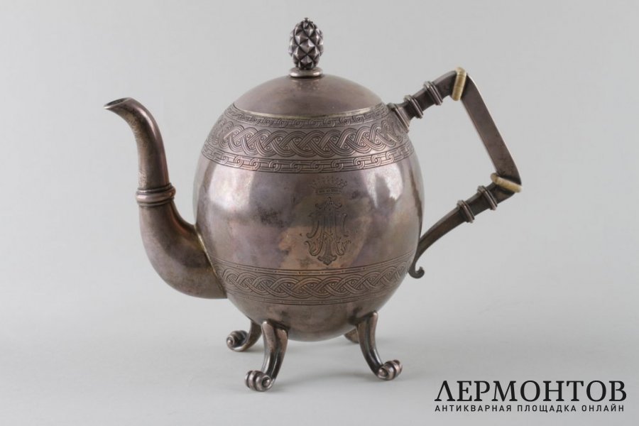 Чайный сервиз из 3 предметов в коробке. Россия, фирма Овчинникова, 1880 г. Серебро 84