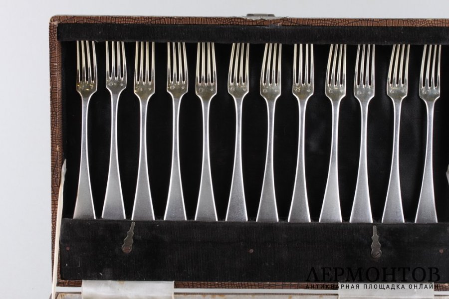 Десертный набор на 12 персон, вилки и ножи. В коробке. Австрия, 1900-1920е
