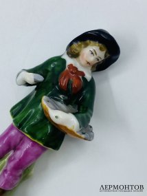 Статуэтка «Торговец рыбой». Фарфор, роспись, Западная Европа, середина 19 века