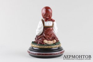 Скульптура Девочка с куклой. Камнерезная работа. Екатеринбург.