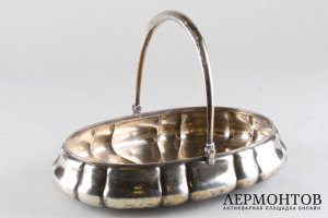 Сухарница с ручкой в классическом стиле. Серебро 84 пробы. Россия, 1875 год.