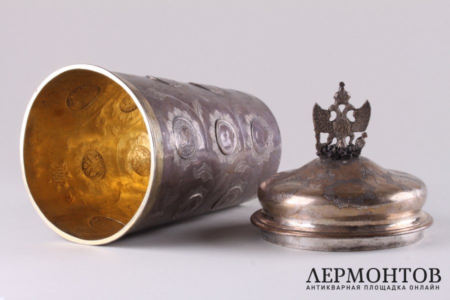 Кубок с монетами в резервах. Серебро 84 пробы, литье. Россия, сер. 18 в.