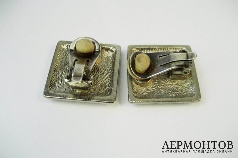 Клипсы. Серебро 950 пробы, эмаль. Франция, Живанши, ХХ век.