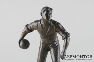 Статуэтка Боулингист. Зап. Европа, 1930-1940-е гг. Металл, патинирование. Камень.