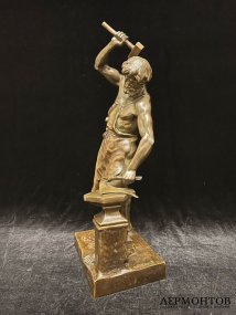 Скульптура Кузнец Работа победит все. Франция, Picault, 19 век. Бронза, патинирование