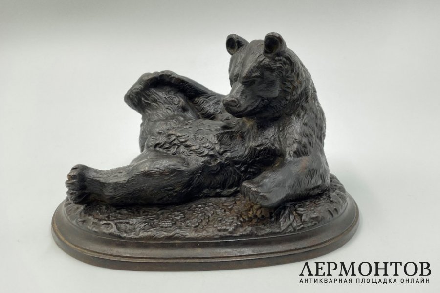 Скульптура Медвежонок валяющийся. Россия, Каслинский завод, 1937-1940 гг. Чугун.