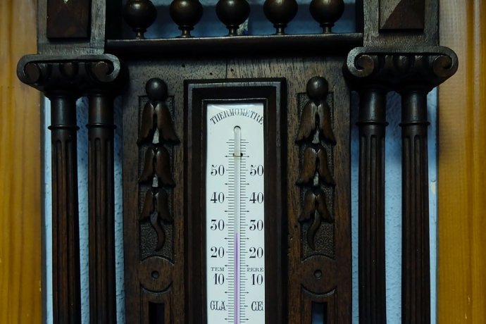Барометр с термометром. Париж. Франция