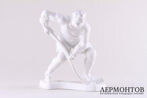 Статуэтка Хоккеист. Royal Dux. Бисквит. 1990-е гг.