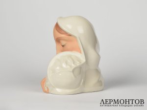 Статуэтка «Мадонна с младенцем», бюст. Фарфор, Pirkenhammer, Чехословакия, 1932 год