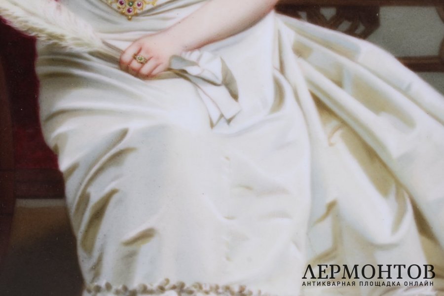 Пласт Дама в белом. Фарфор, живопись. Австрия, кон. XIX-нач. XX вв.