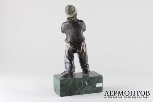 Скульптура Продавец газет. Западная Европа, 1920-1930-е гг. Бронза, кость.