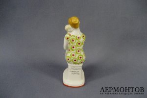 Фарфоровая композиция. Мама с ребёнком. Ручная роспись. СССР, ЛФЗ, 60-е годы.