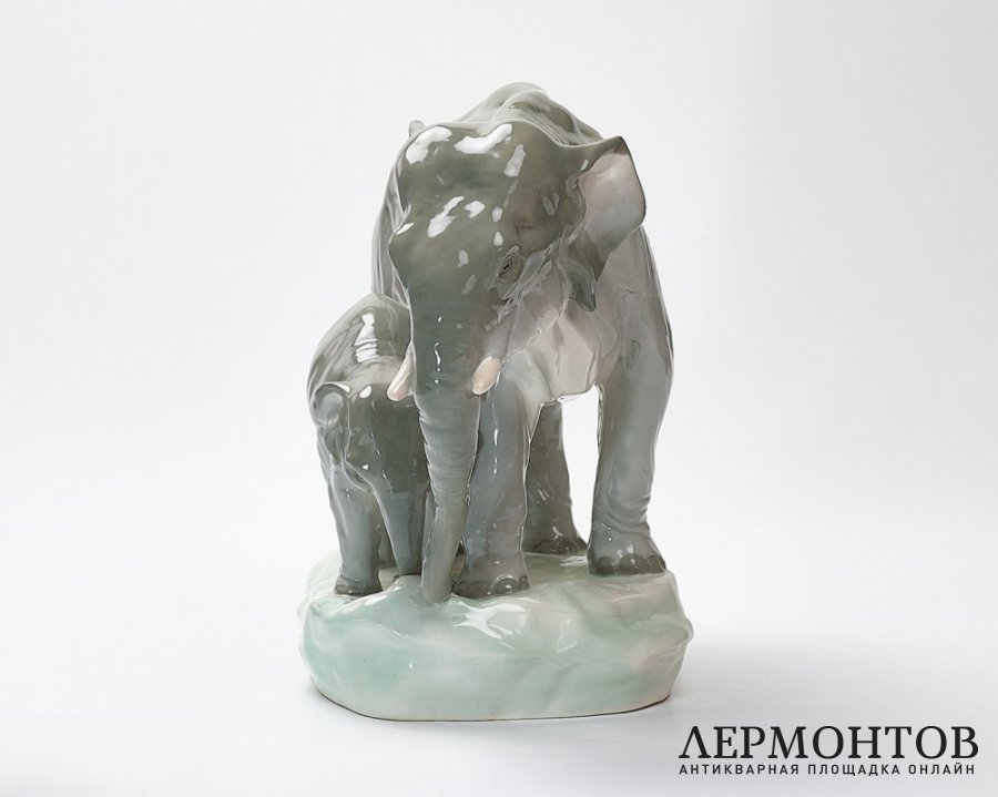 Статуэтка «Слониха и слоненок». Фарфор, Amphora, Чехословакия