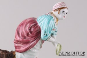 Статуэтка Прачка. Фаянс, роспись. Россия, Конаково, вторая треть 20 в. 